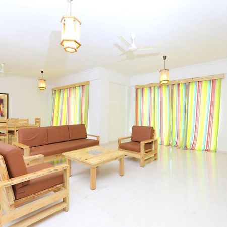 Oyo 6954 The Lawns Oragadam Hotel Luaran gambar