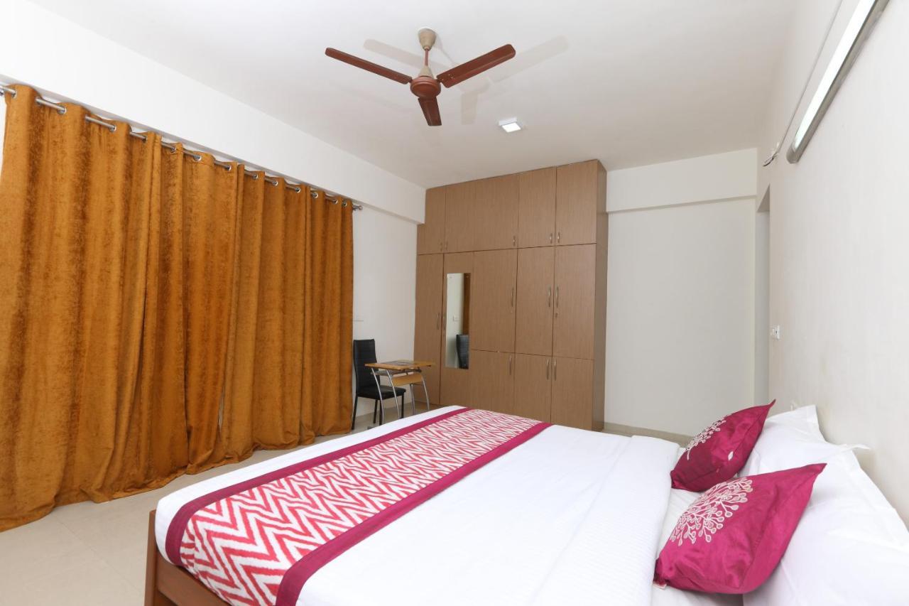 Oyo 6954 The Lawns Oragadam Hotel Luaran gambar