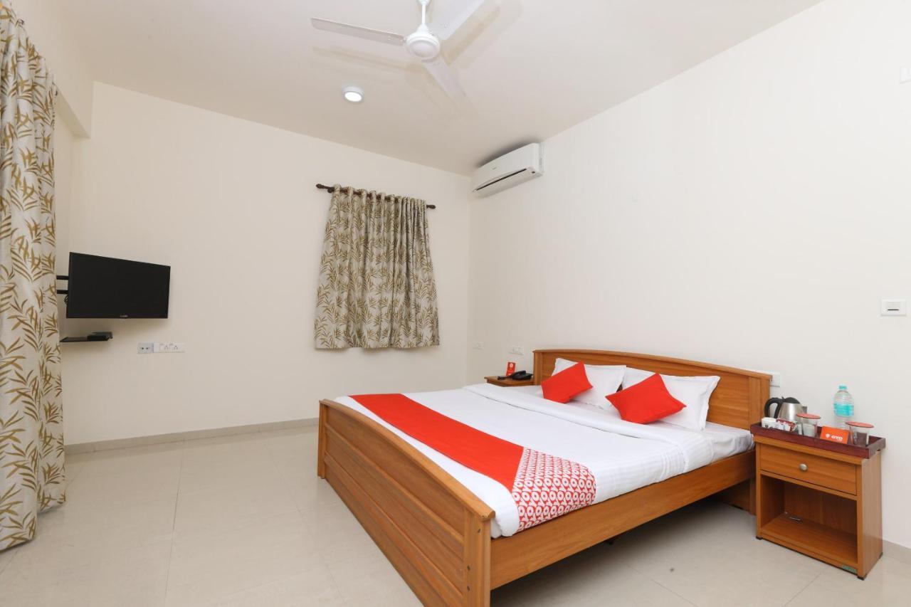Oyo 6954 The Lawns Oragadam Hotel Luaran gambar