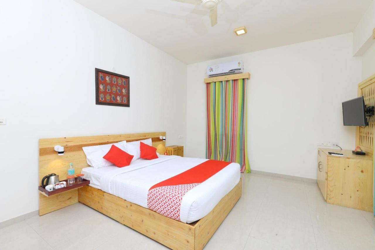 Oyo 6954 The Lawns Oragadam Hotel Luaran gambar