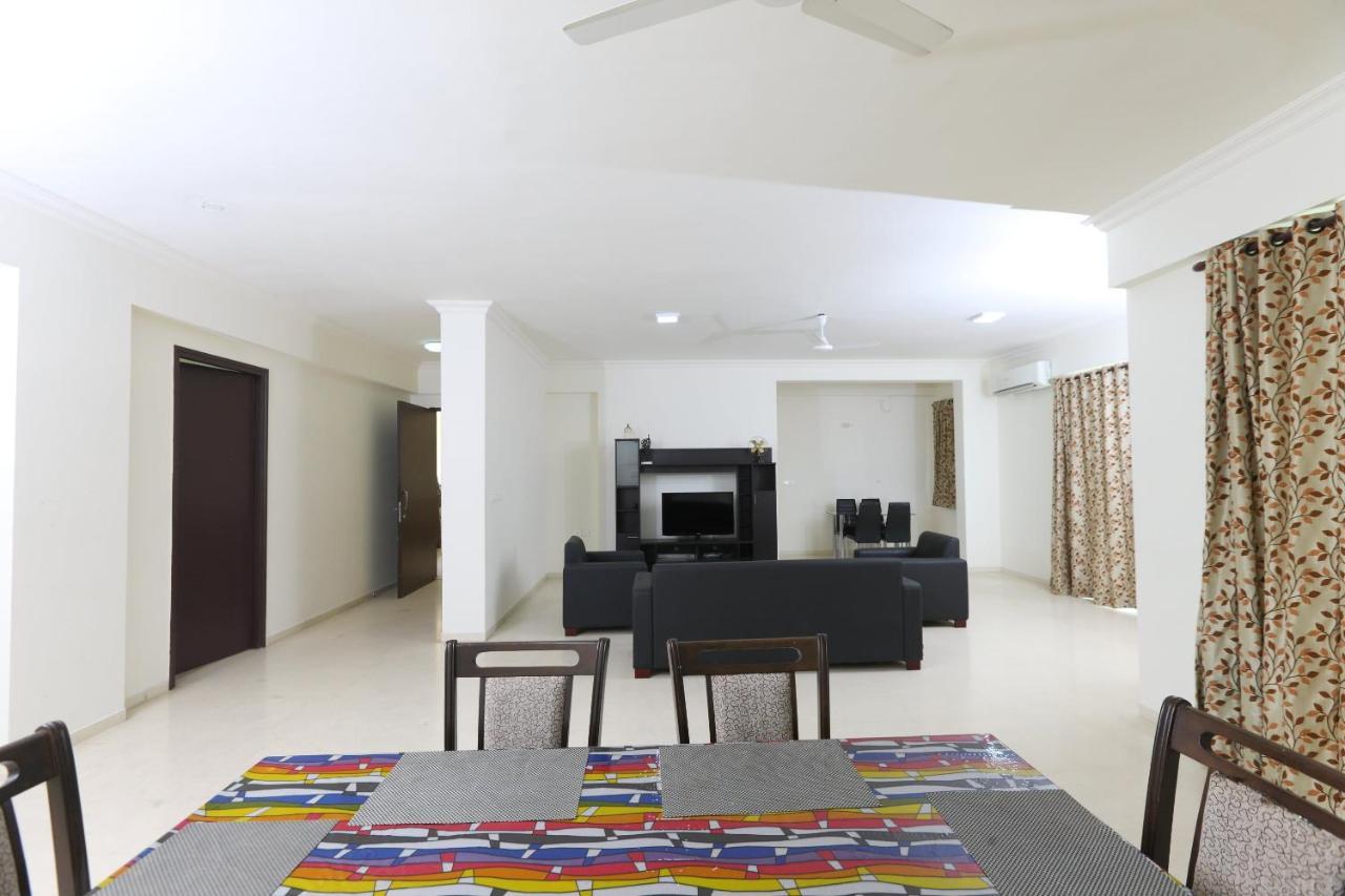 Oyo 6954 The Lawns Oragadam Hotel Luaran gambar