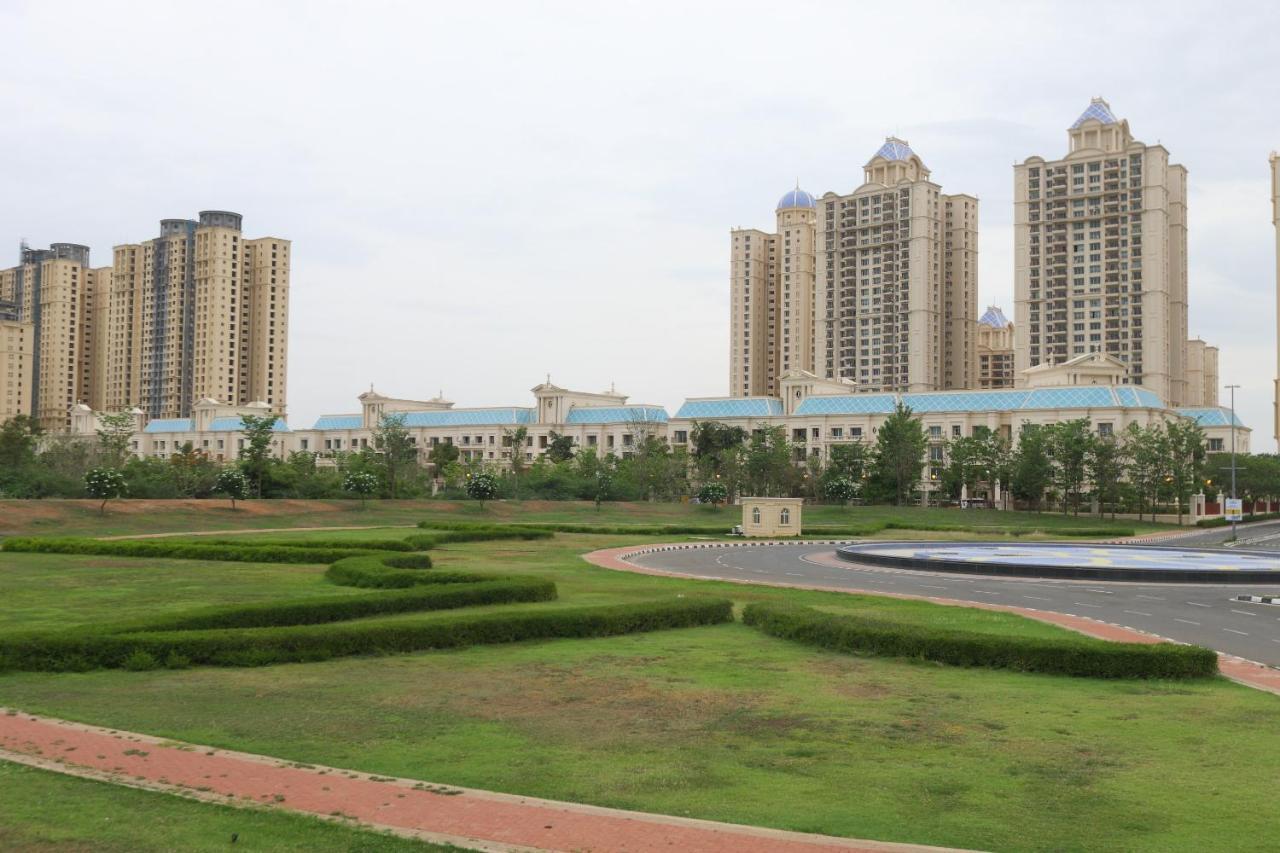 Oyo 6954 The Lawns Oragadam Hotel Luaran gambar
