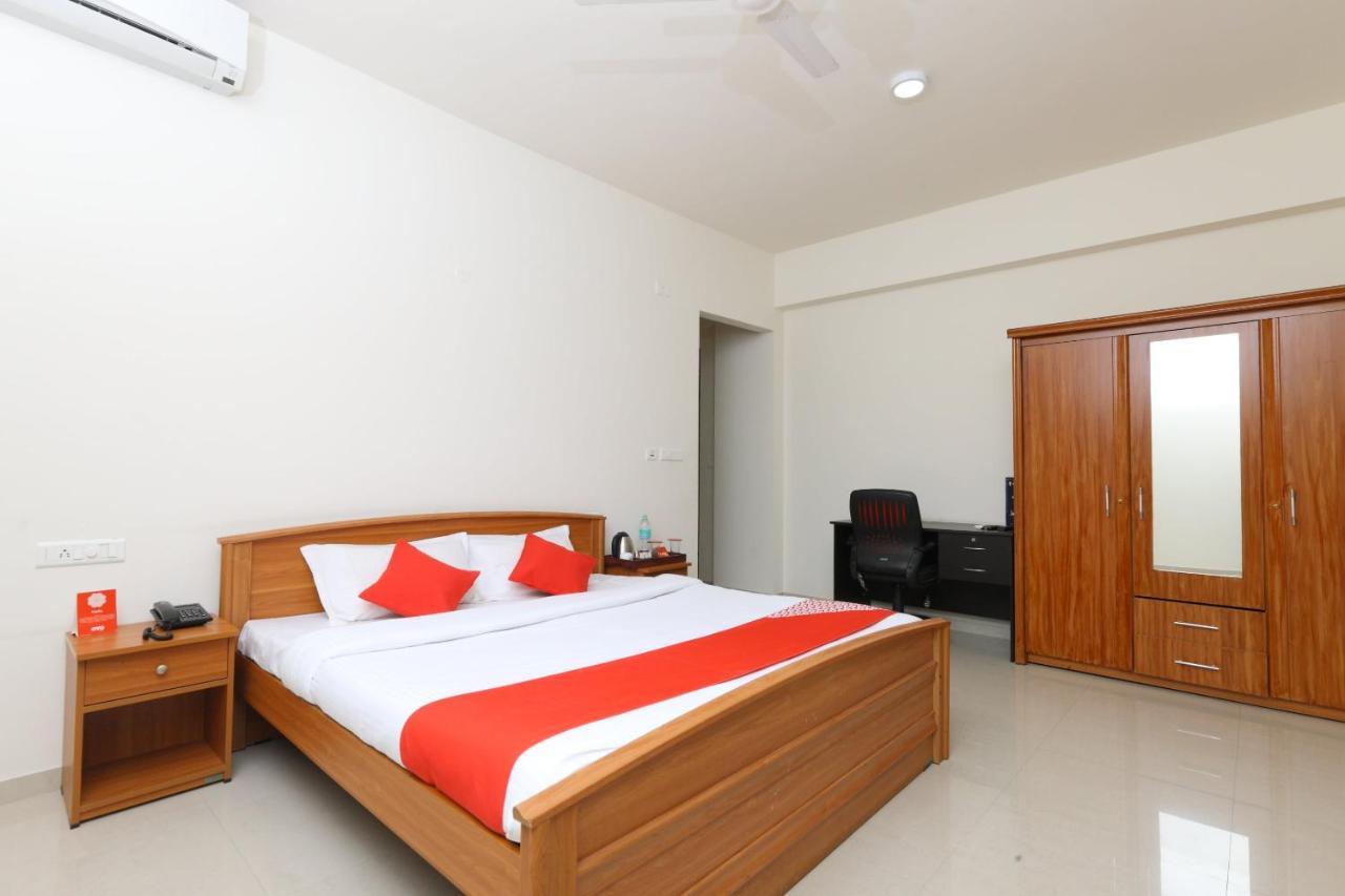 Oyo 6954 The Lawns Oragadam Hotel Luaran gambar